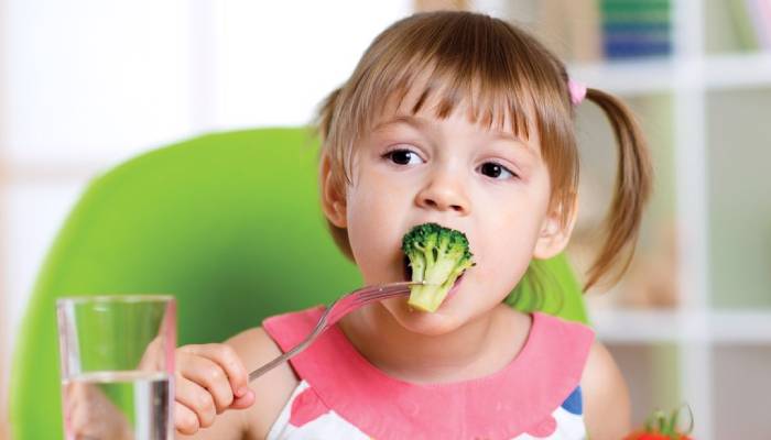 Cung cấp chế độ dinh dưỡng hợp lý cho trẻ